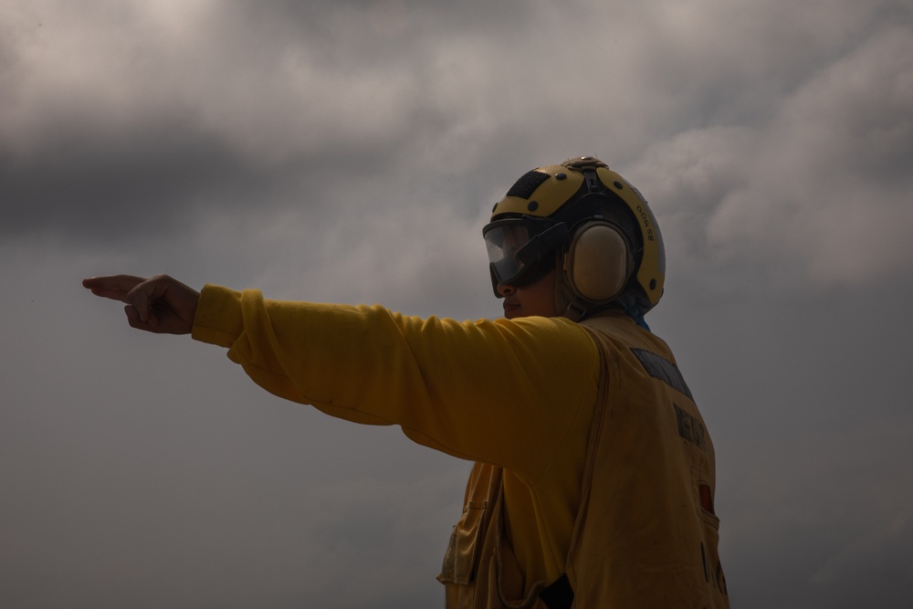 USS Laboon Conducts Flight Operations in the Red Sea