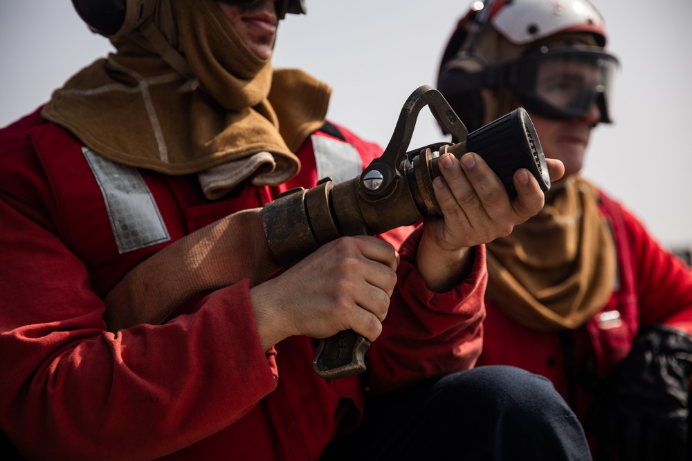 USS Laboon Conducts Flight Operations in the Red Sea