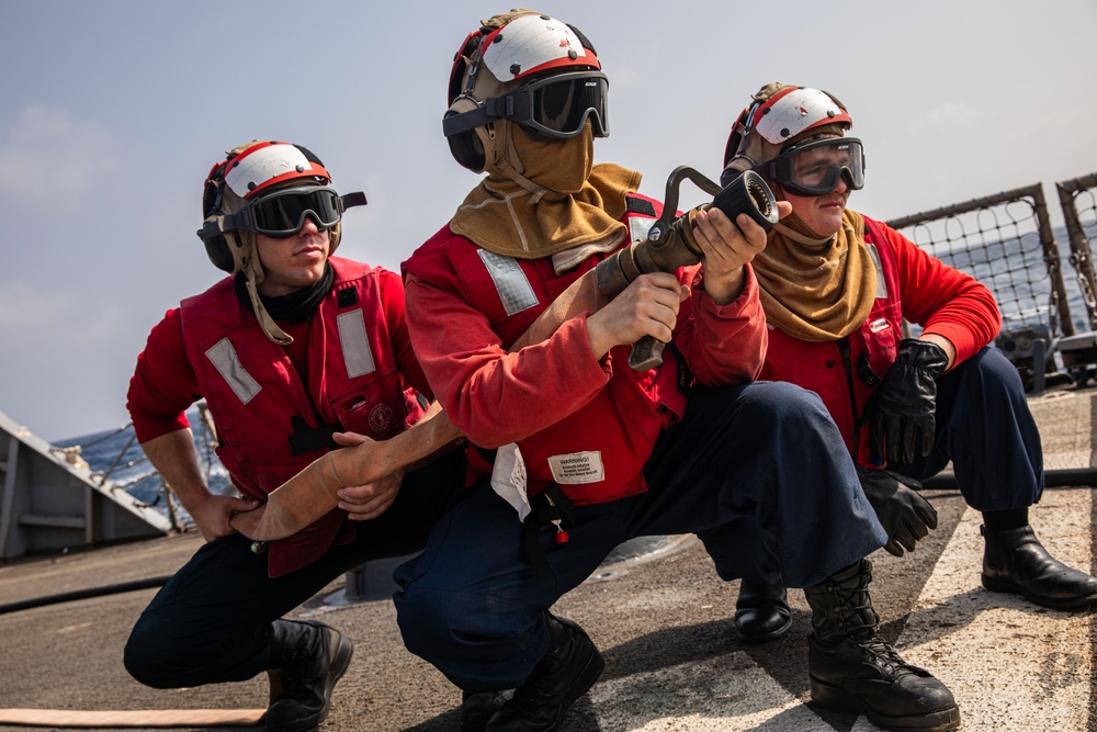 USS Laboon Conducts Flight Operations in the Red Sea