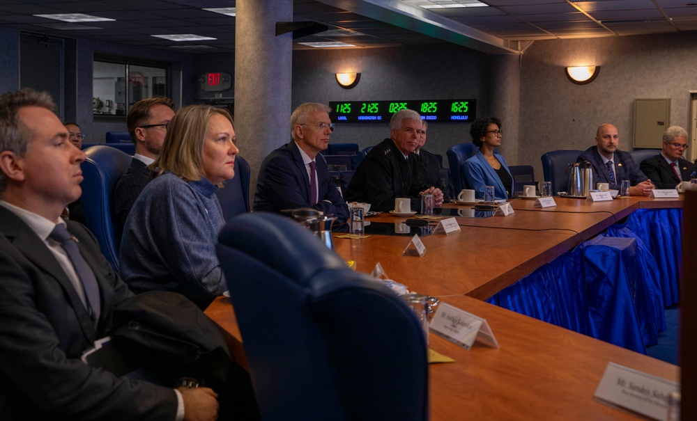 Latvian Foreign Minister Visits 7th Fleet