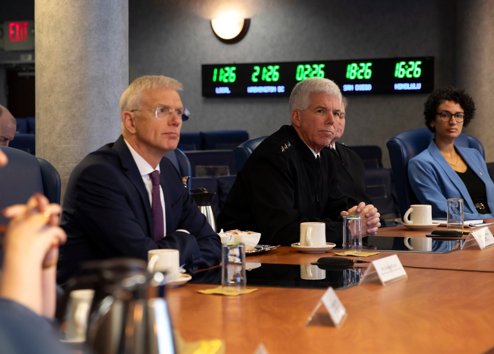 Latvian Foreign Minister Visits 7th Fleet