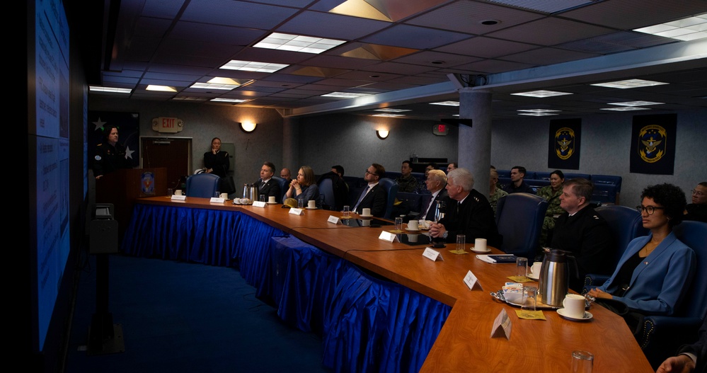 Latvian Foreign Minister Visits 7th Fleet