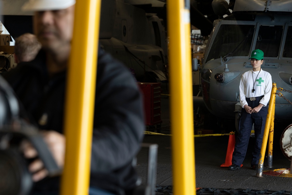 USS Bataan Conducts VERTREP with USNS William McLean