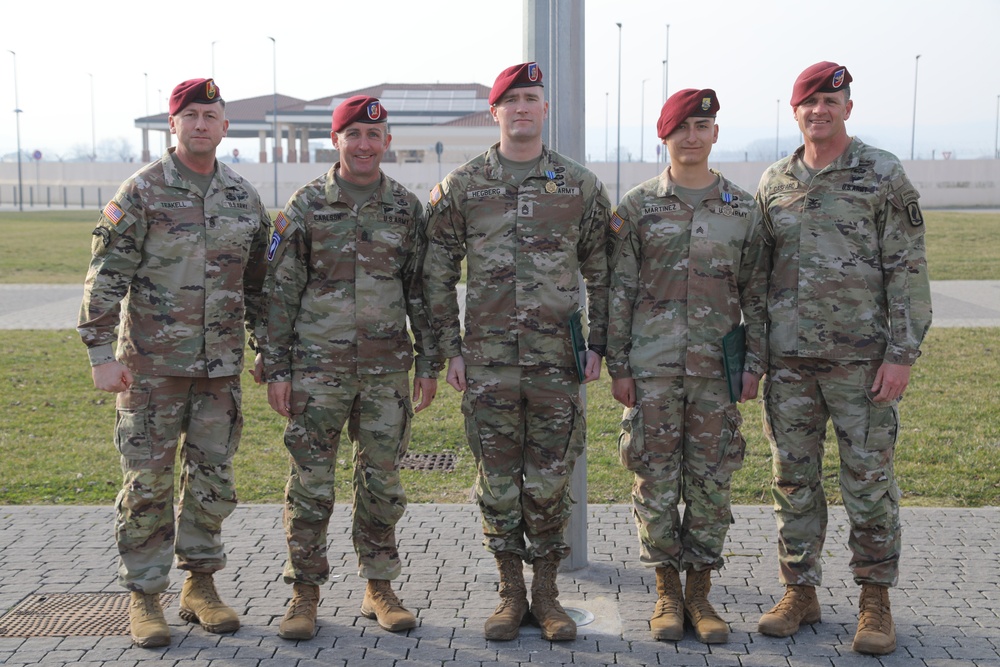 CSM Teakell presents army achievement medal to 173rd best medic team