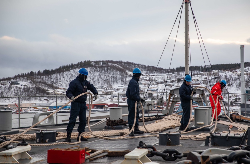 USS Gunston Hall Arrives in Harstad, Norway, in Support of Steadfast Defender 24