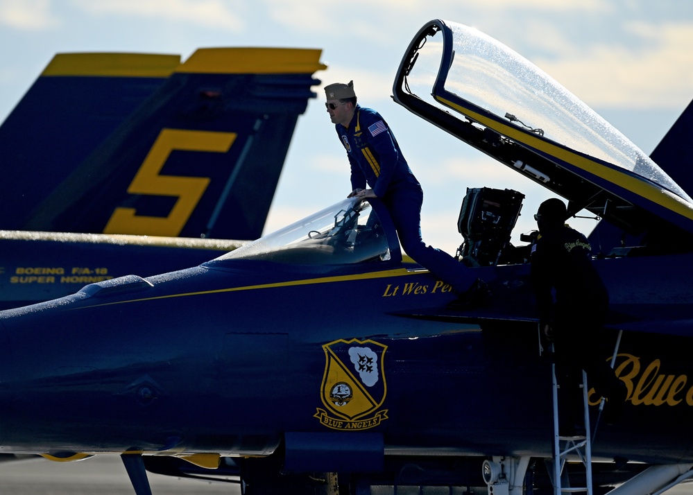 Blue Angels Conduct Winter Training in El Centro