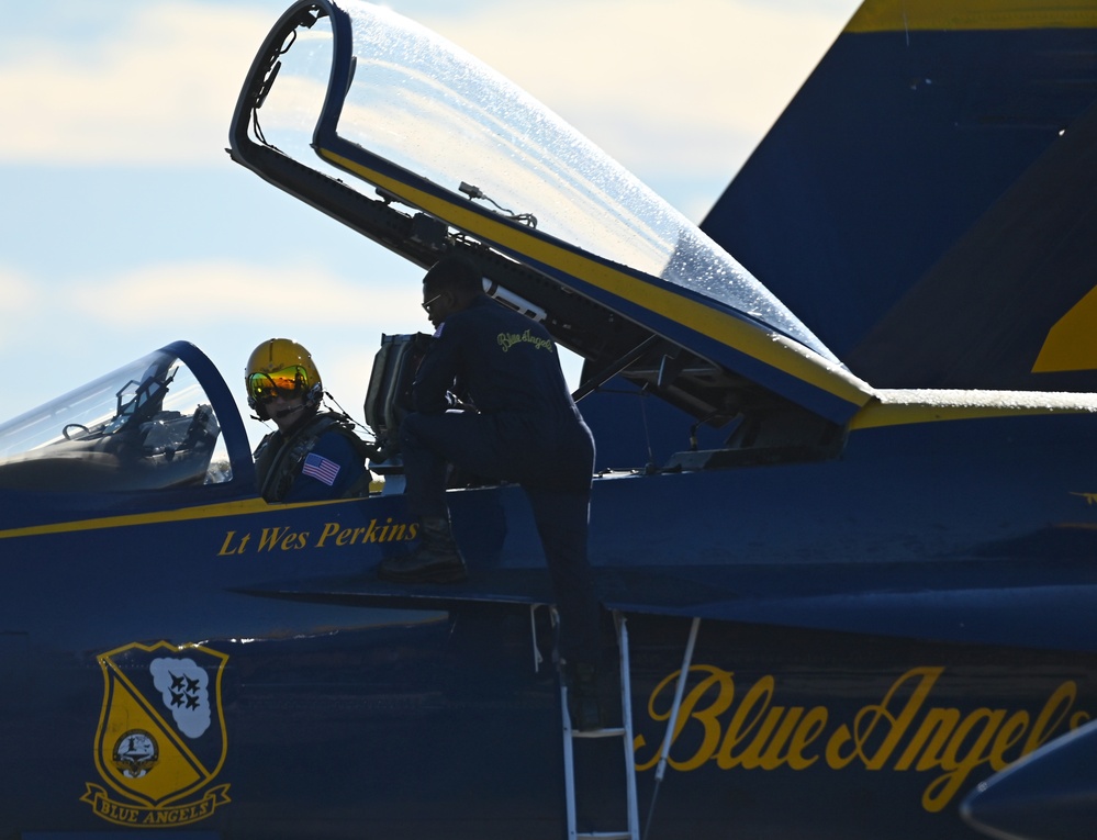 Blue Angels Conduct Winter Training in El Centro