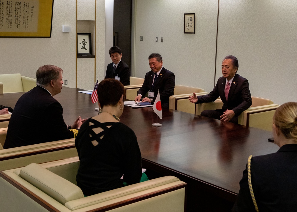 Commander, U.S. 7th Fleet Meets with Mayor of Yokosuka