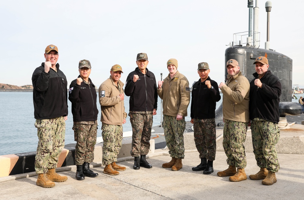USS Missouri port visit