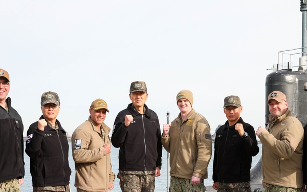 USS Missouri port visit