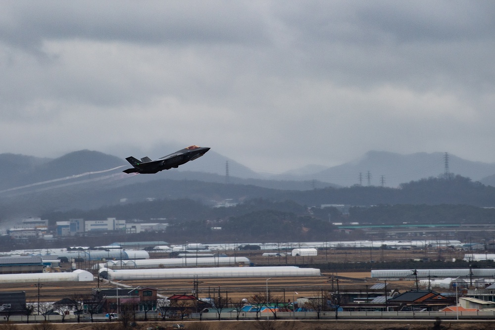 7th AF hosts combined F-35 training with ROKAF fighter aircraft