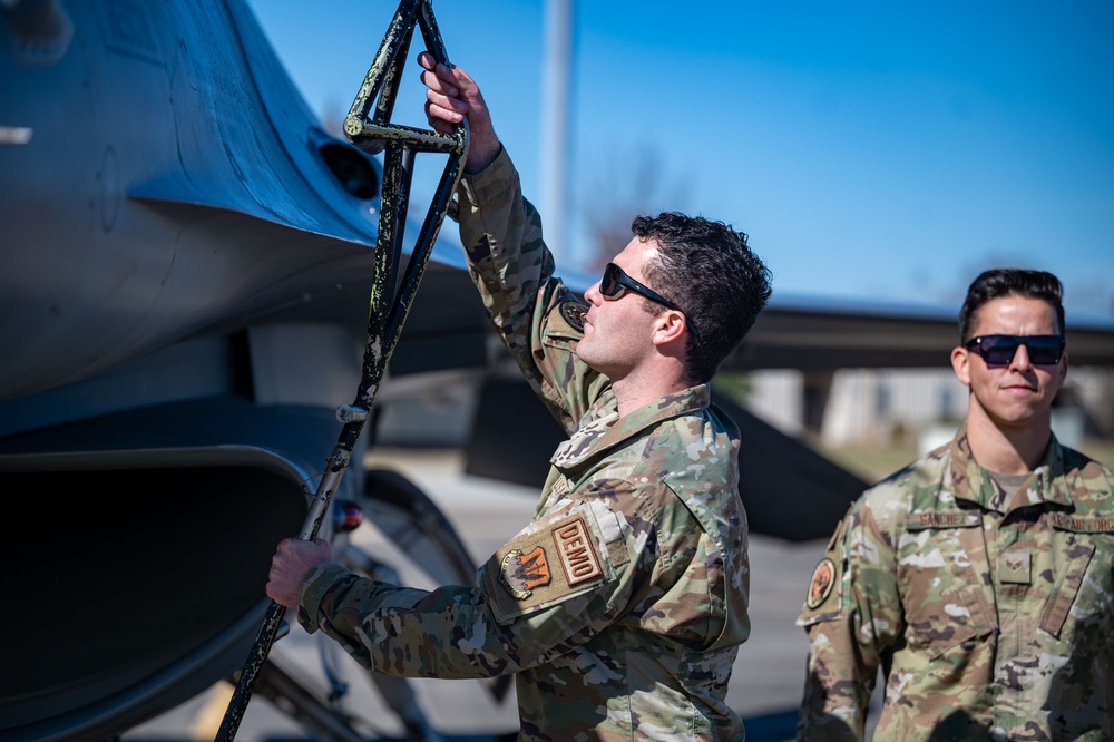 The 2024 F-16 Viper Demonstration Team continues training for the air show season
