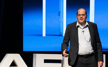 Craig Przybyla conducts his talk titled, &quot;Doors are Made to Open,&quot; at the Air Force Research Laboratory's Inspire event