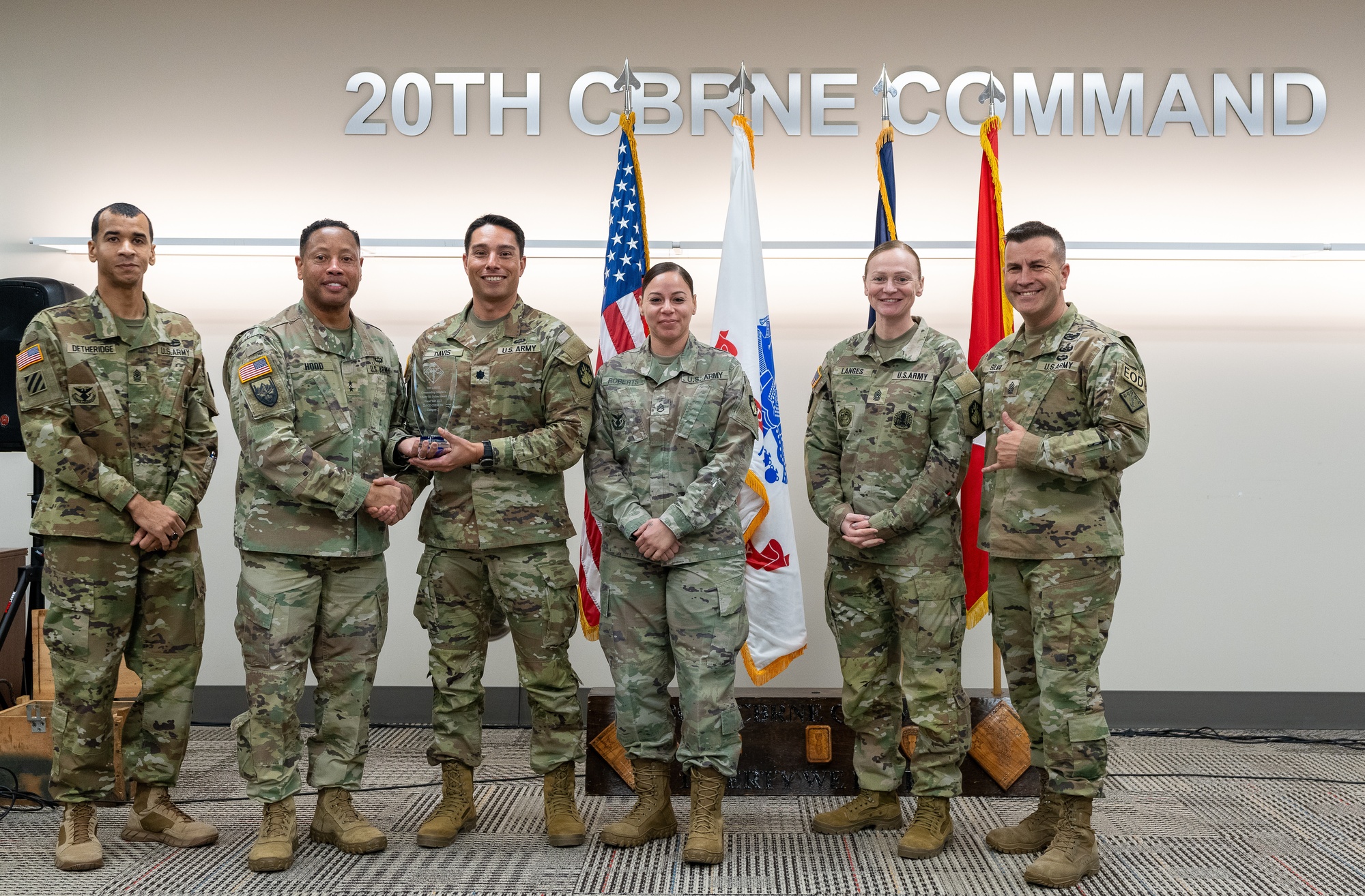 アメリカ軍　Award of Excellence チャレンジ DVIDS - Images - US Army 20th CBRNE Command leaders present