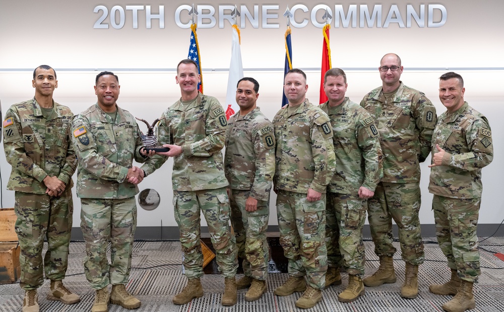 US Army 20th CBRNE Command leaders present retention excellence awards