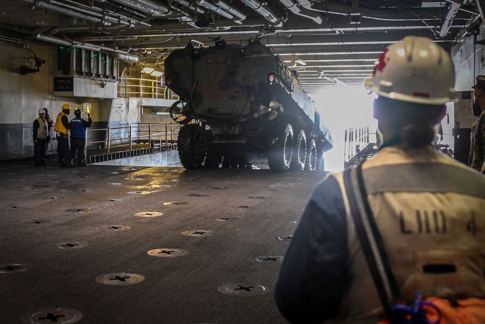 ACV Amphibious Operations with Boxer