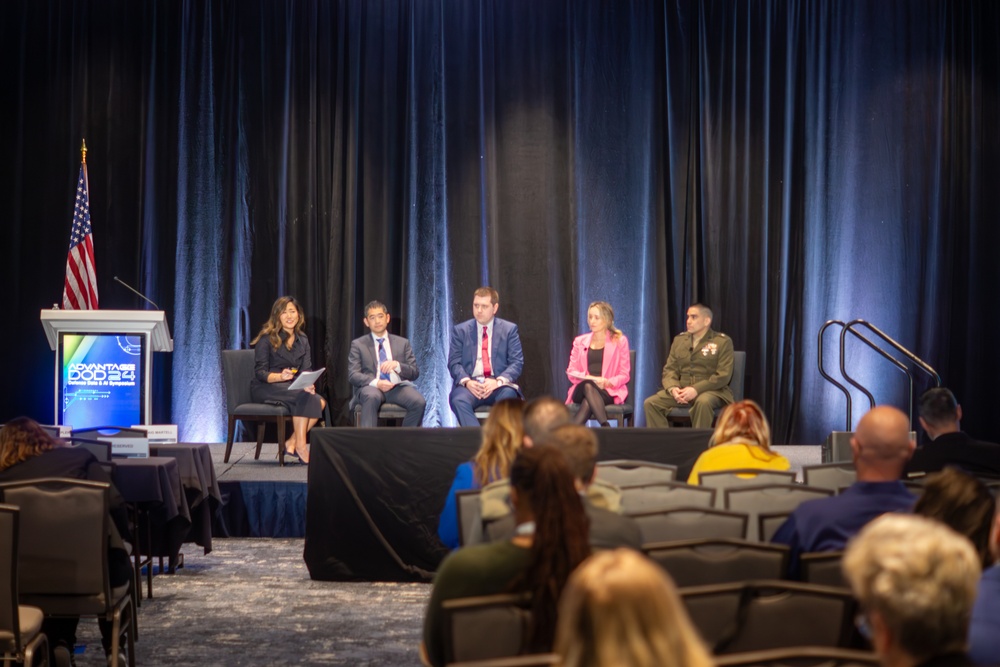 Main Stage Audience at “Democratize Data &amp; Operationalize AI” Panel 1
