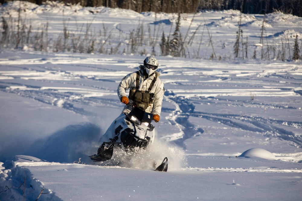 10TH SFG(A) Green Beret Drives Snow Machine
