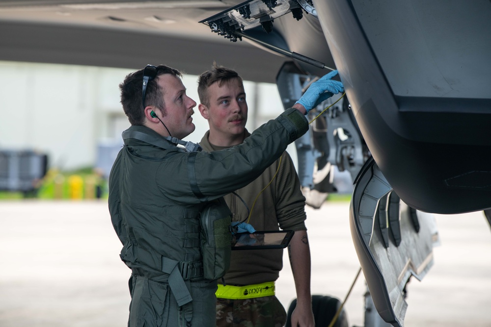 Airmen conduct ACE rapid turn exercise