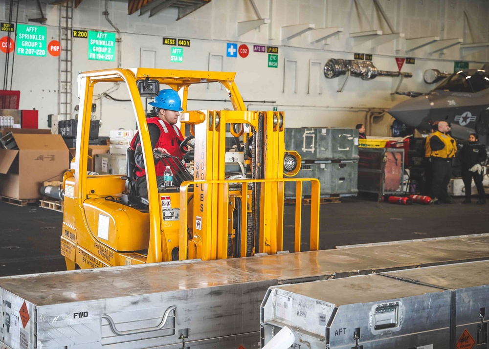 George Washington Sailors participate in a vertical replenishment ordnance onload.