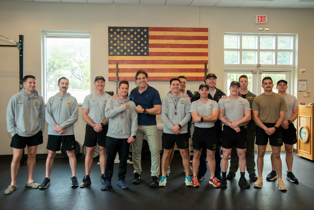 Lou Ferrigno Visits NAS Pensacola