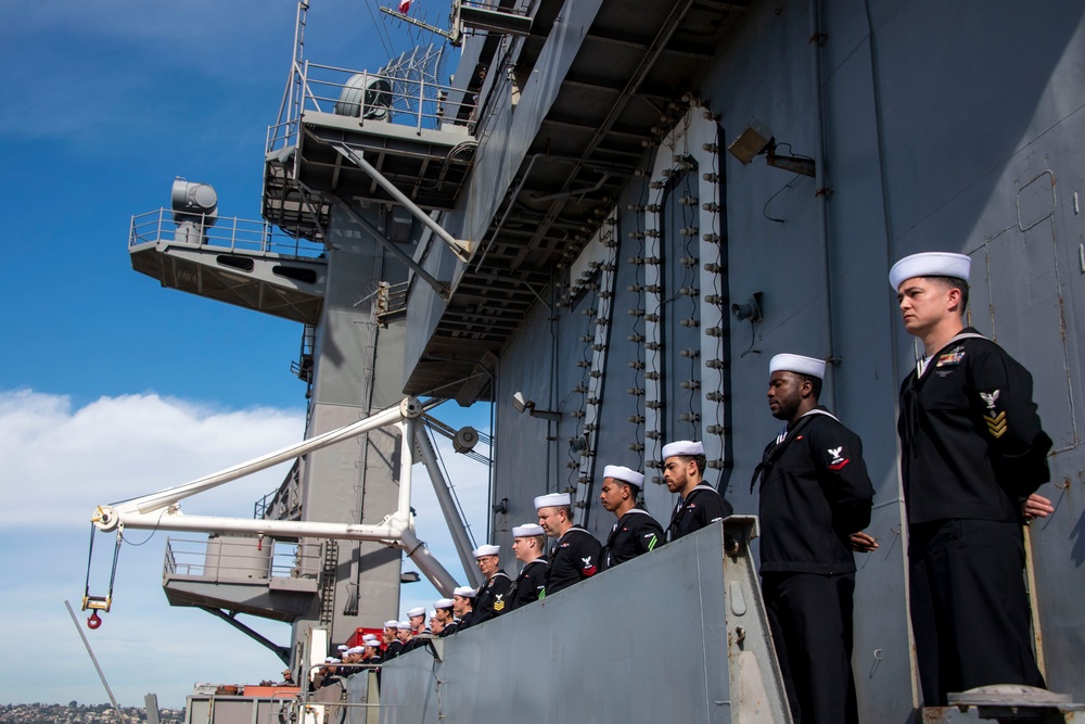 USS Carl Vinson (CVN70) Returns to Homeport from Deployment