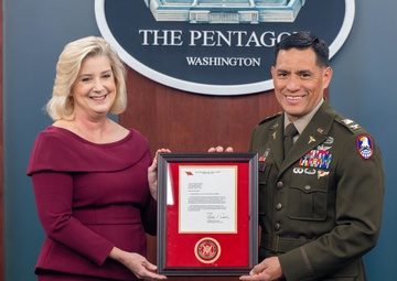 Record-breaking Army astronaut receives rare qualification device