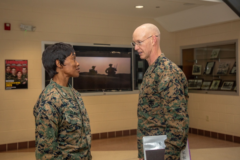 Deputy Commandant for Manpower and Reserve Affairs visits Personnel Administration School