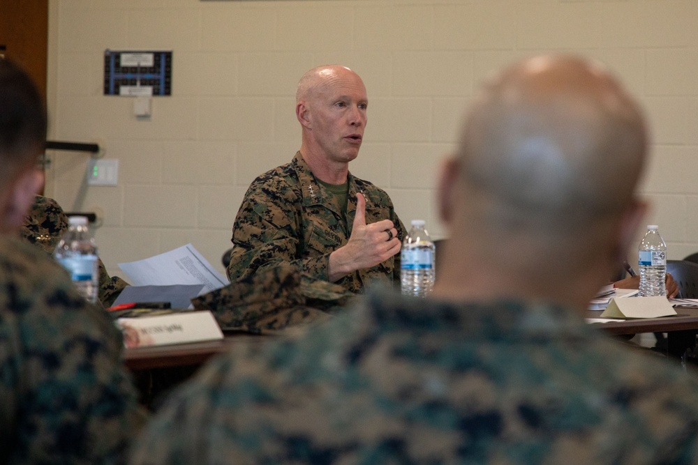 Deputy Commandant for Manpower and Reserve Affairs visits Personnel Administration School