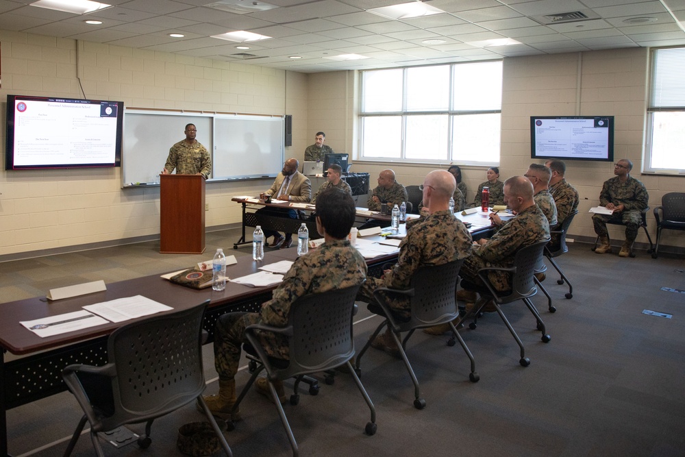 Deputy Commandant for Manpower and Reserve Affairs visits Personnel Administration School