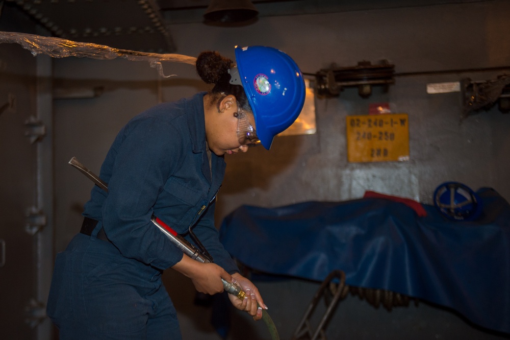 USS Ronald Reagan (CVN 76) Sailors prepare corrosion control tools