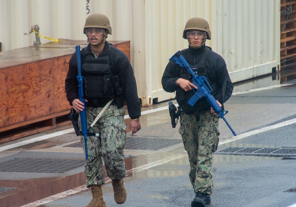 USS Ronald Reagan (CVN 76) security Sailors conduct bomb threat training