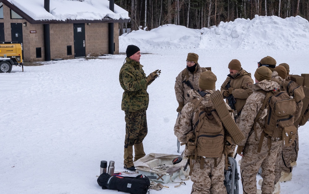 ARCTIC EDGE 24: Fox 2/14 Marines receive MCCWIK instruction