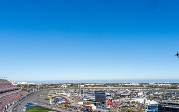 Thunderbirds fly over Daytona 500