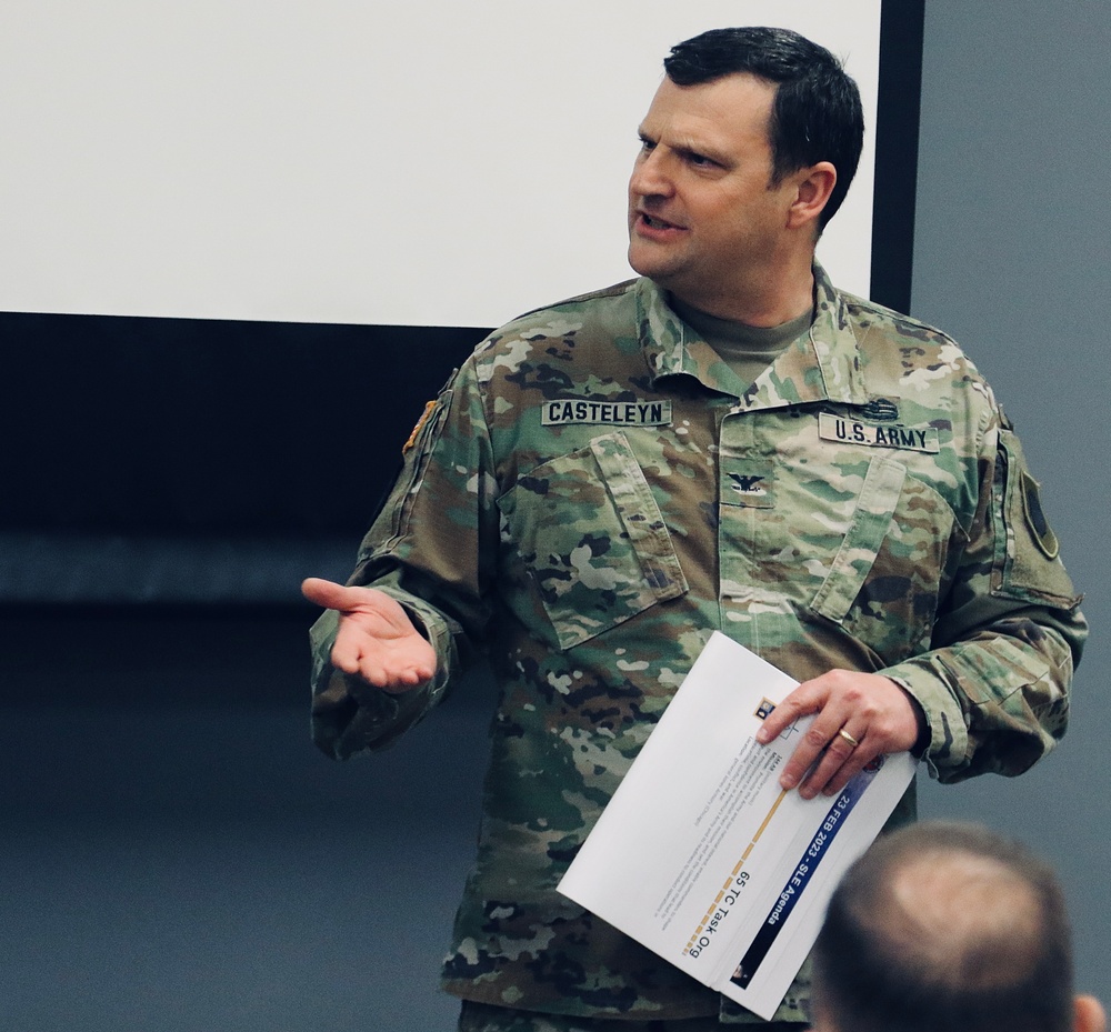 U.S. Army War College Professor Addresses Illinois National Guard Senior Leaders in Peoria