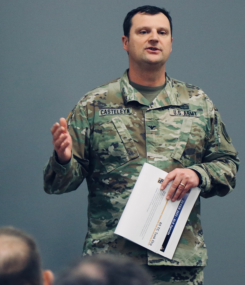 U.S. Army War College Professor Addresses Illinois National Guard Senior Leaders in Peoria