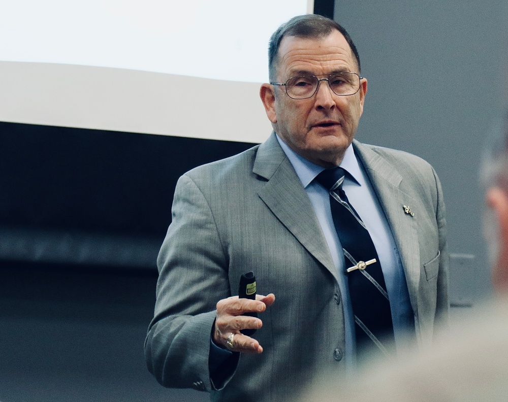 U.S. Army War College Professor Addresses Illinois National Guard Senior Leaders in Peoria
