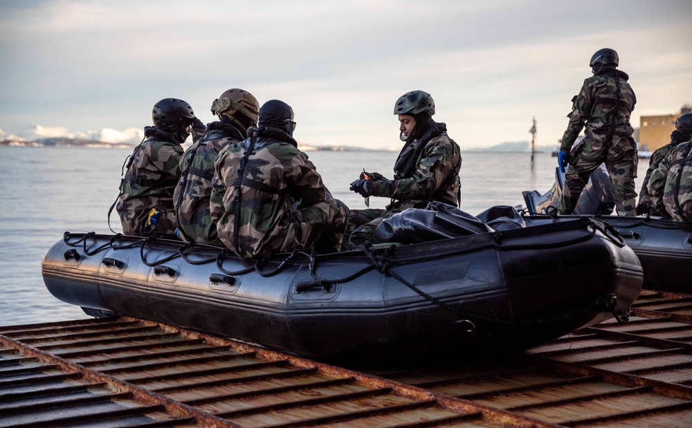 USS Gunston Hall Conducts Small Boat Operations in Harstad, Norway, with Members of Le Bataillon de Fusiliers Marins (BFM) Détroyat During Steadfast Defender 24