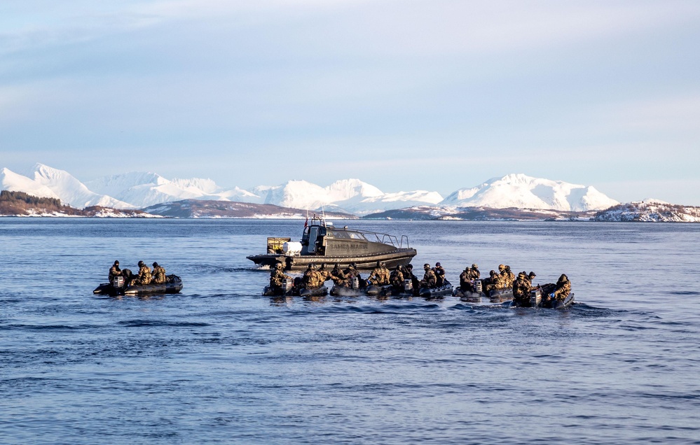 USS Gunston Hall Conducts Small Boat Operations in Harstad, Norway, with Members of Le Bataillon de Fusiliers Marins (BFM) Détroyat During Steadfast Defender 24