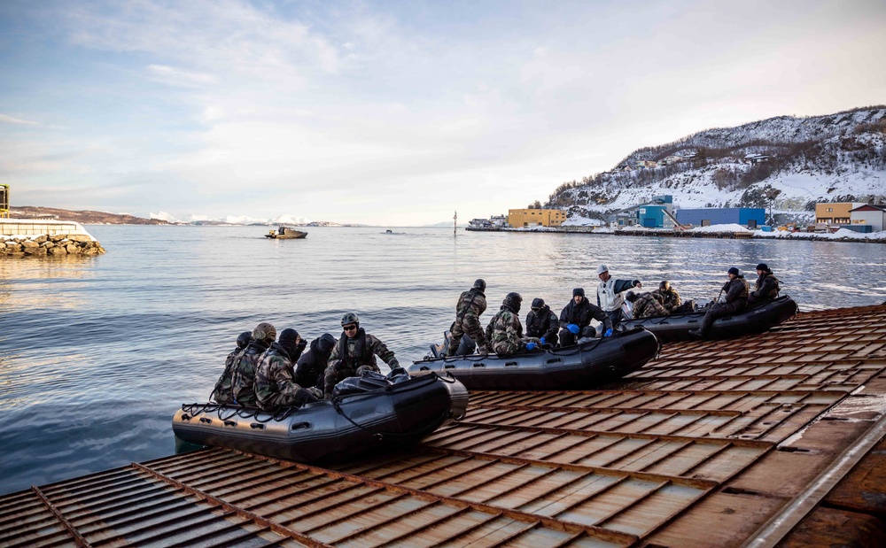 USS Gunston Hall Conducts Small Boat Operations in Harstad, Norway, with Members of Le Bataillon de Fusiliers Marins (BFM) Détroyat During Steadfast Defender 24