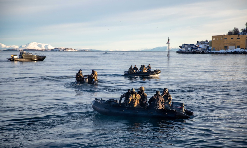 USS Gunston Hall Conducts Small Boat Operations in Harstad, Norway, with Members of Le Bataillon de Fusiliers Marins (BFM) Détroyat During Steadfast Defender 24