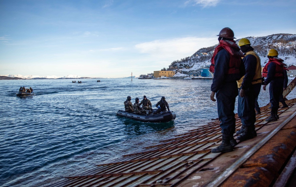 USS Gunston Hall Conducts Small Boat Operations in Harstad, Norway, with Members of Le Bataillon de Fusiliers Marins (BFM) Détroyat During Steadfast Defender 24