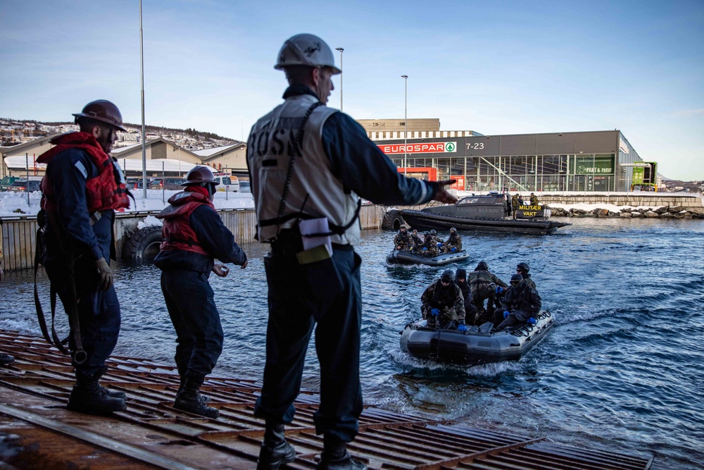 USS Gunston Hall Conducts Small Boat Operations in Harstad, Norway, with Members of Le Bataillon de Fusiliers Marins (BFM) Détroyat During Steadfast Defender 24