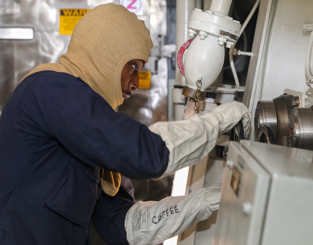 USS Gravely Conducts Routine Operations in the Gulf of Aden