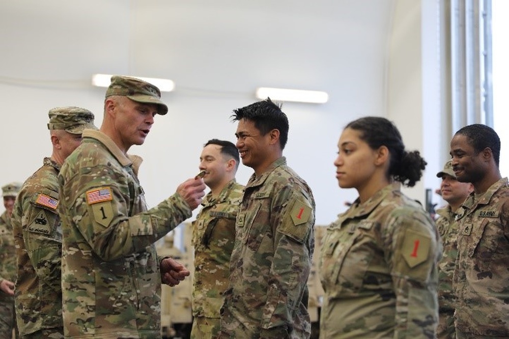 DVIDS - Images - Commanding General of the 1st Infantry Division John V ...