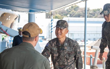 Singapore and Republic of Korea Visit USS Blue Ridge