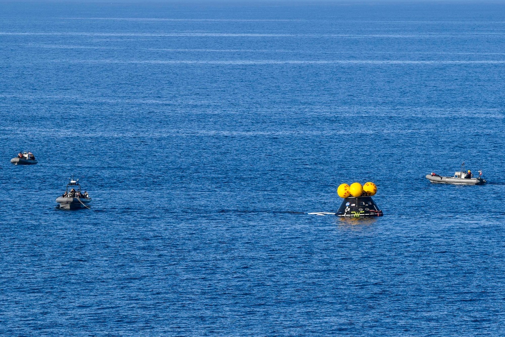 U.S. Navy and NASA rehearse during Underway Recovery Test 11