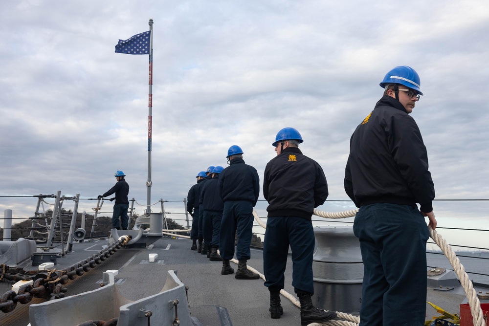 USS Higgins Gets Underway