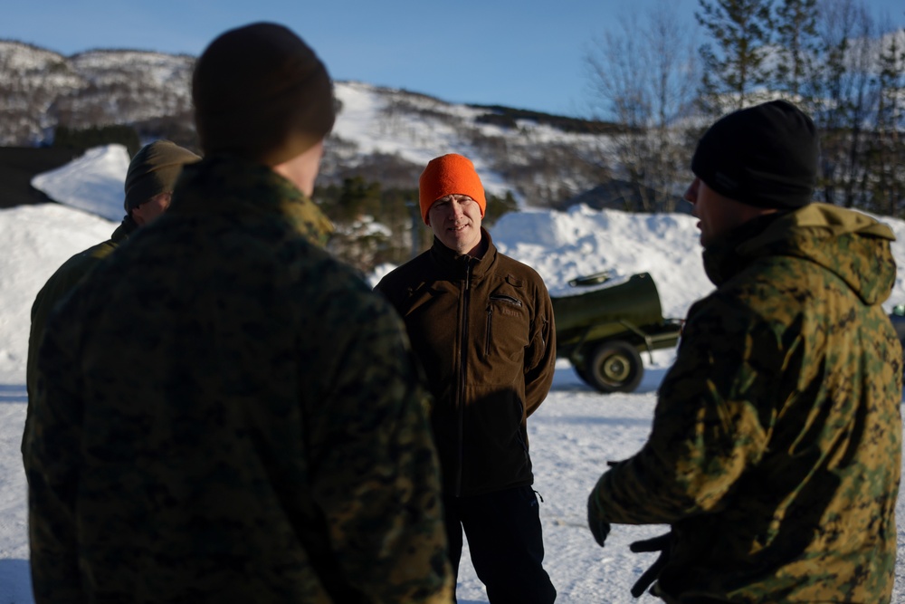 U.S. Marines demonstrate an M142 High Mobility Artillery Rocket System to Norwegian Army leaders