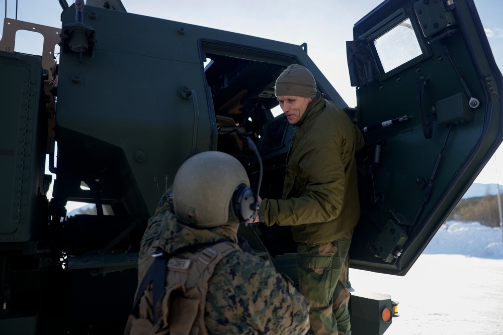 U.S. Marines demonstrate an M142 High Mobility Artillery Rocket System to Norwegian Army leaders